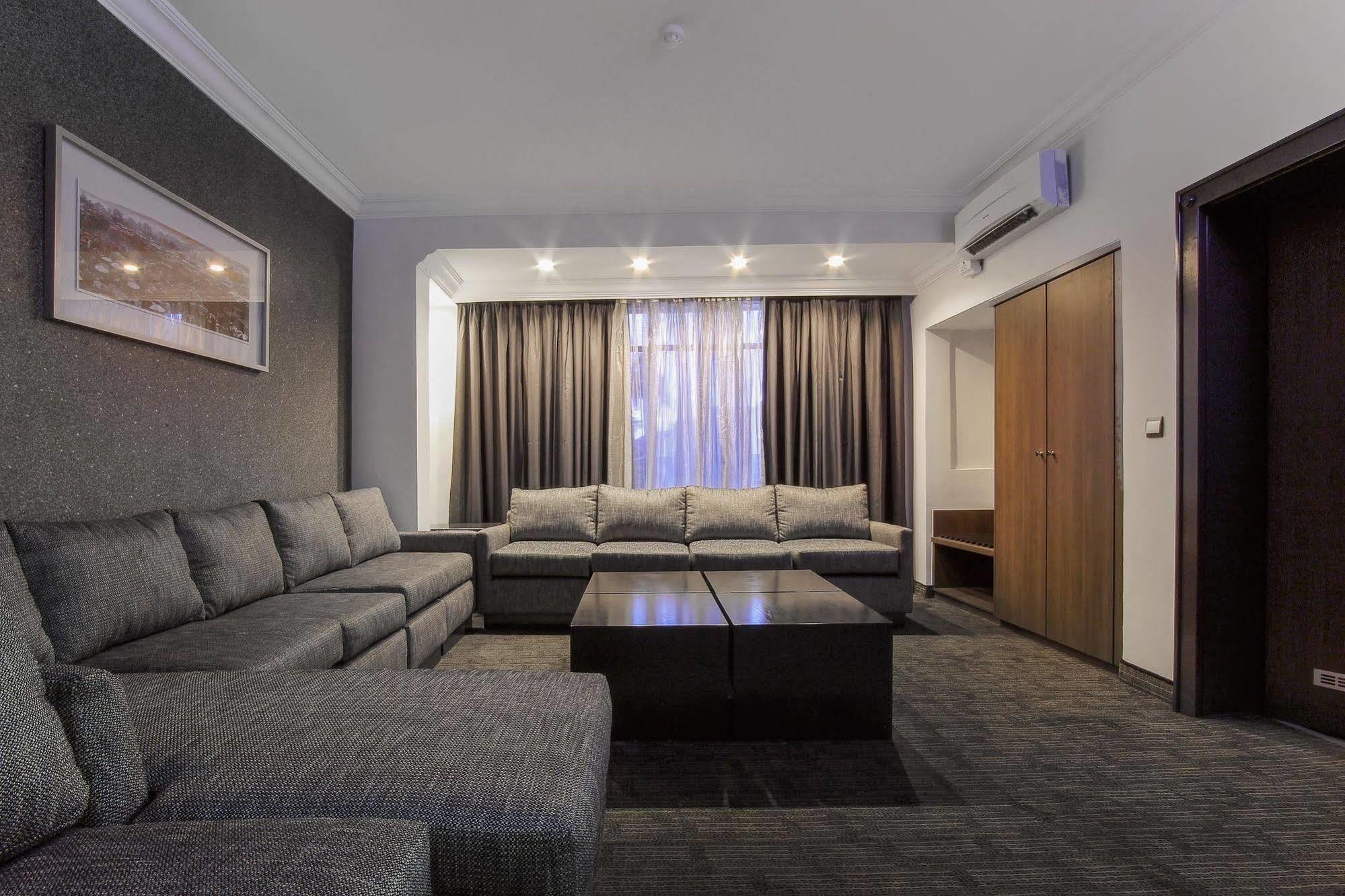 Bon Hotel Абуджа Екстериор снимка